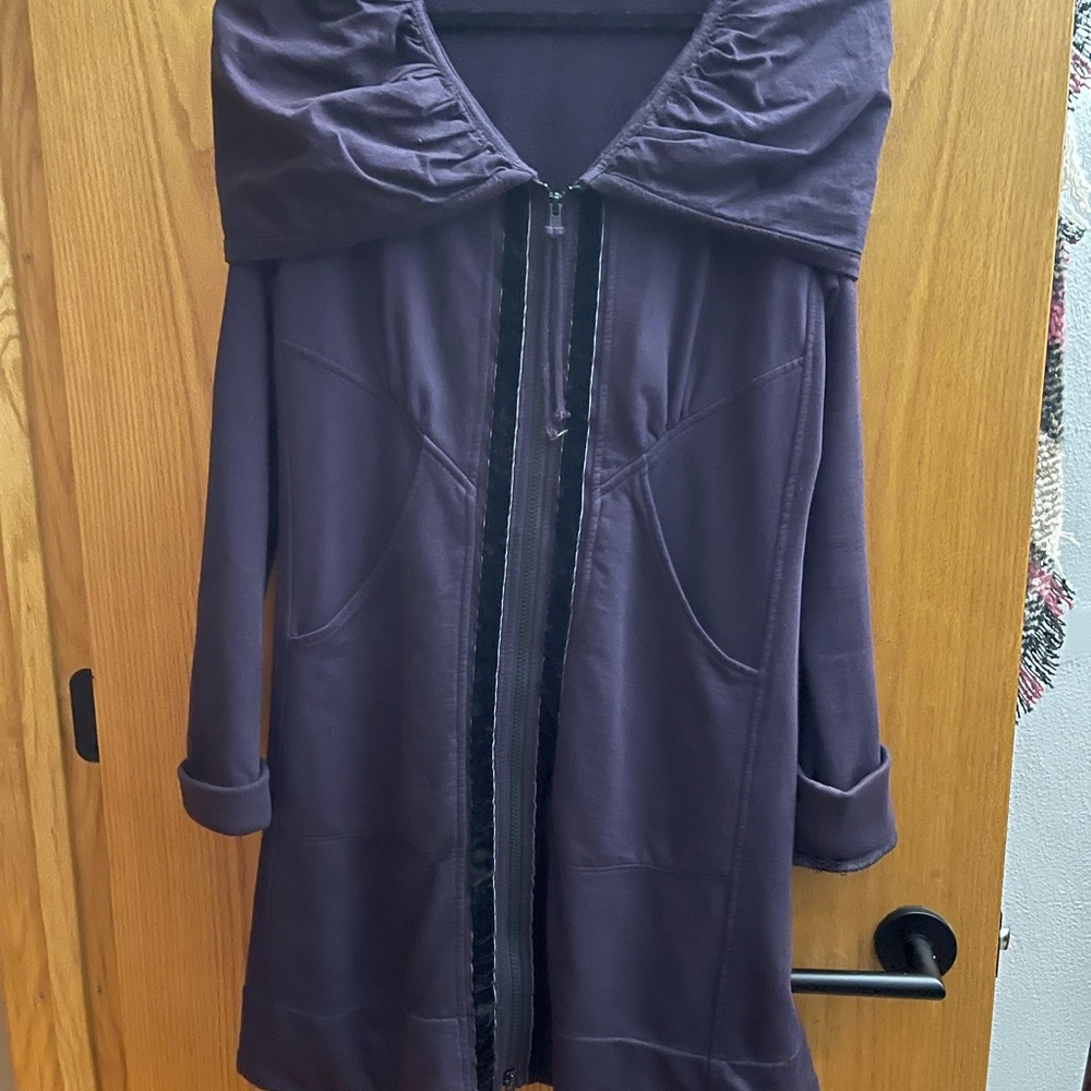 Deep violet Victorian Prairie U deerhound zip up sweatshirt - size Large.